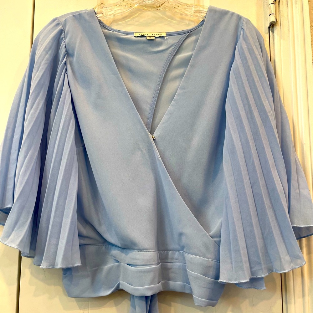 Haute Monde Woman’s Light Blue Blouse /Top               Size: Medium, Preloved